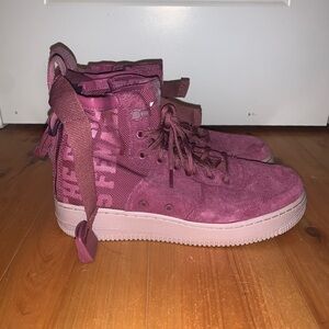 Women’s Nike high top air SFAF1